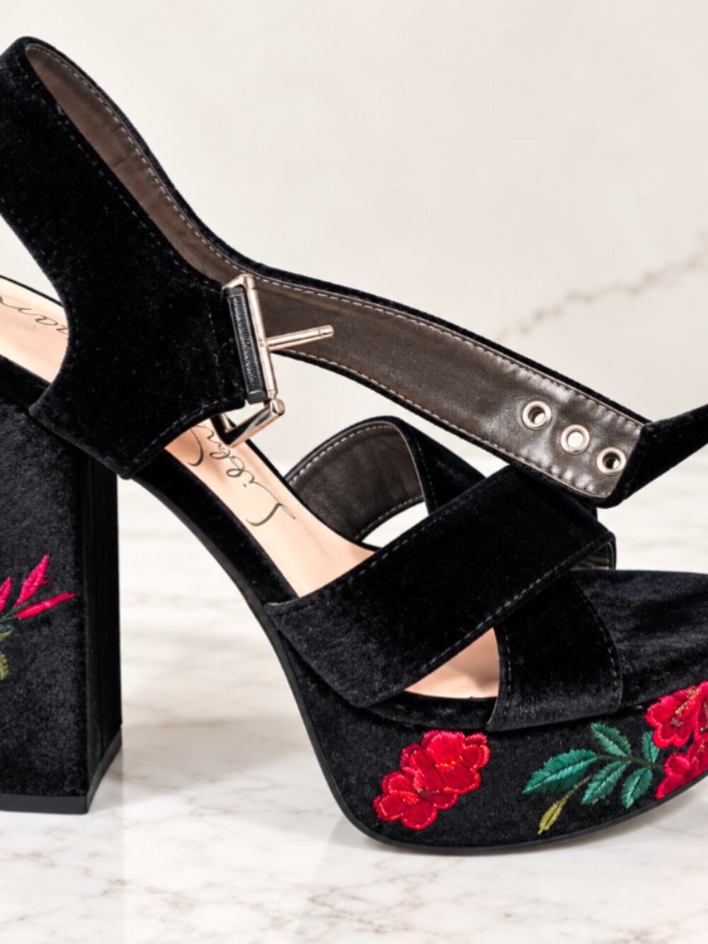 Libby Edelman Black Velvet Floral Embroidered Platform Heels Size 9